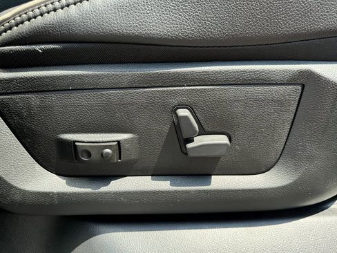 Used 2024 RAM 2500 Laramie w/ Night Edition image 30