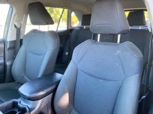 Used 2022 Toyota RAV4 LE AWD/4WD image 11