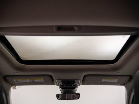 Used 2025 Honda HR-V EX-L image 2