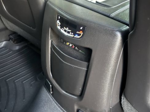 Used 2015 Cadillac Escalade Luxury image 28