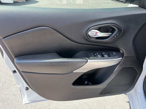 Used 2020 Jeep Cherokee High Altitude image 24