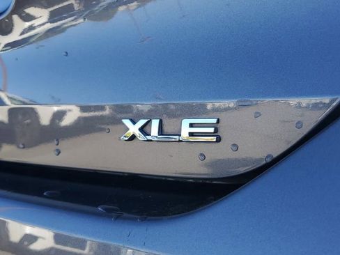 Used 2022 Toyota Highlander XLE image 7