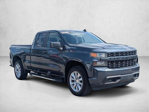 Used 2020 Chevrolet Silverado 1500 Custom w/ Custom Value Package AWD/4WD image 3