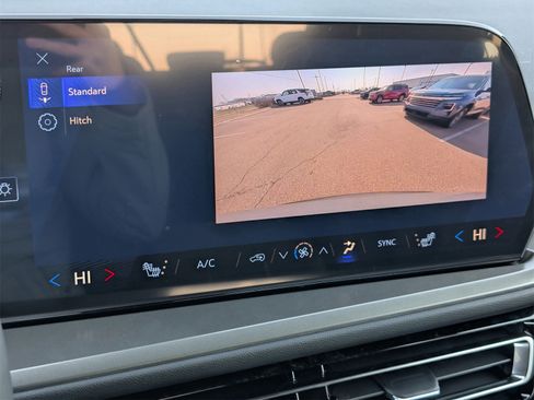 New 2026 Chevrolet Traverse LT image 12