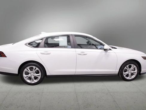 Certified 2023 Honda Accord LX image 7