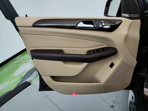 Used 2017 Mercedes-Benz GLE 400 4MATIC image 24