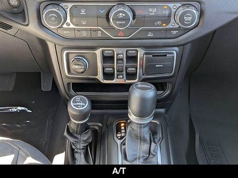 New 2026 Jeep Gladiator Sport AWD/4WD image 17