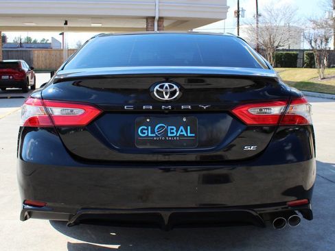 Used 2018 Toyota Camry SE image 6