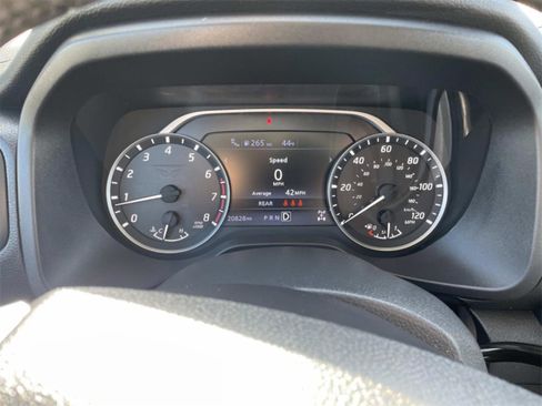 Used 2024 Nissan Titan SV w/ SV Convenience Package image 31