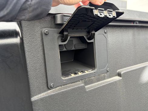 Used 2025 Toyota Tacoma TRD Off-Road image 33