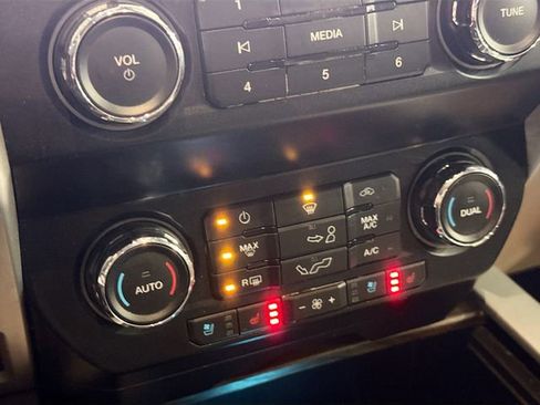 Used 2020 Ford F150 Lariat image 17