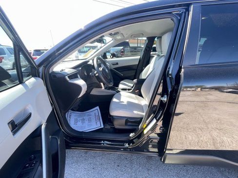 Used 2023 Toyota Corolla Cross L image 10