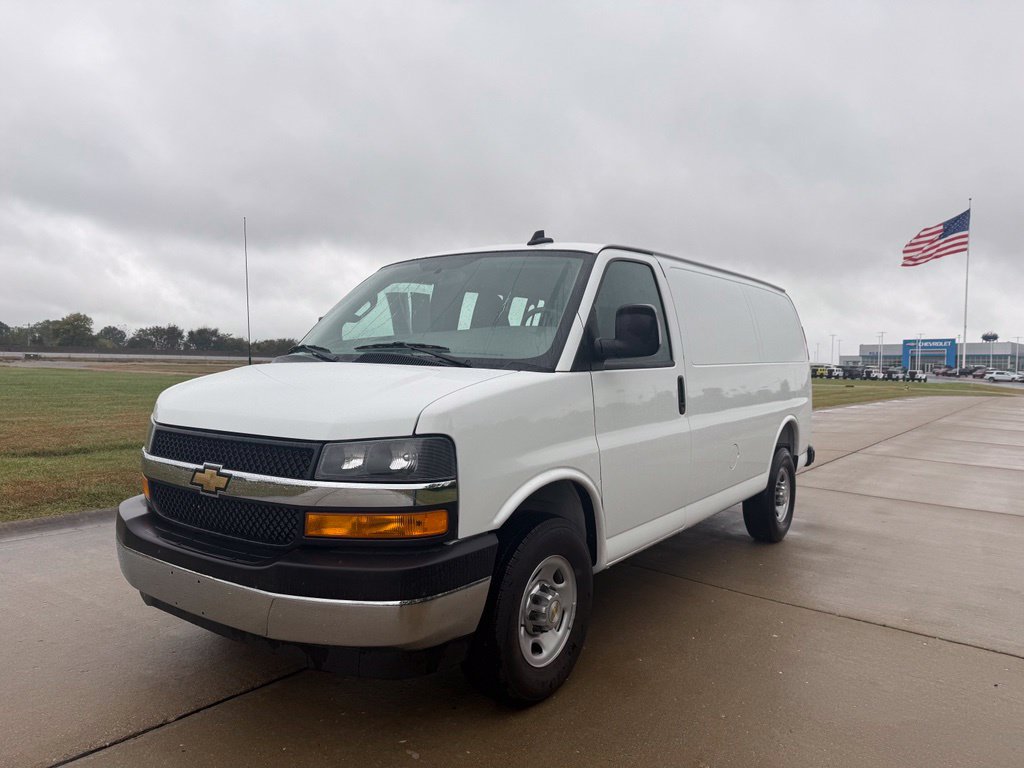 Used 2025 Chevrolet Express 2500 w/ Driver Convenience Package RWD image 9