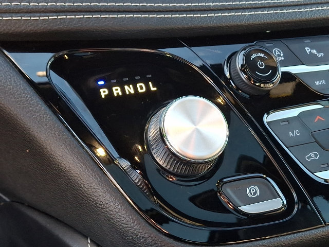 Used 2025 Chrysler Pacifica Limited FWD image 16
