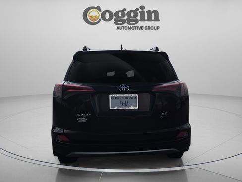 Used 2017 Toyota RAV4 SE image 4