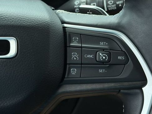 Used 2022 Jeep Grand Cherokee Limited AWD/4WD image 31
