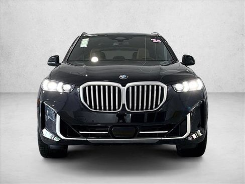 Used 2025 BMW X5 xDrive40i w/ Parking Assistance Package AWD/4WD image 3