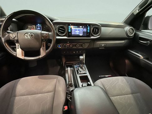 Used 2019 Toyota Tacoma TRD Off-Road w/ Technology Package AWD/4WD image 22