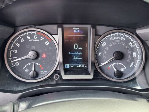 Used 2023 Toyota Tacoma TRD Off-Road w/ Technology Package image 17