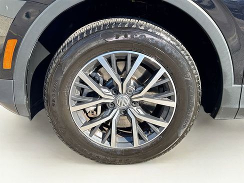 Used 2020 Volkswagen Tiguan SE image 40