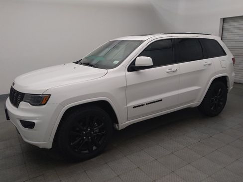 Used 2020 Jeep Grand Cherokee Altitude RWD image 2