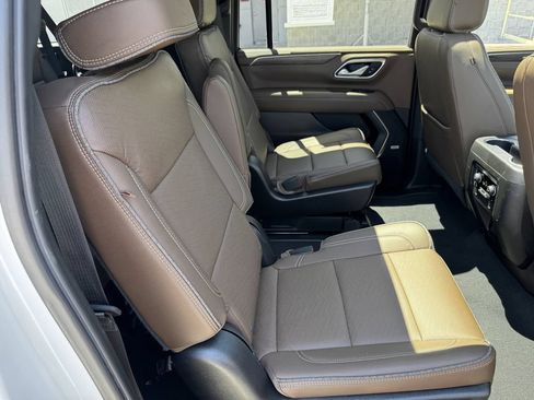 Used 2022 Chevrolet Suburban High Country AWD/4WD image 32