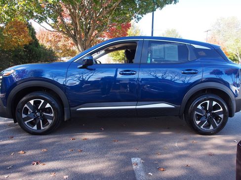 Used 2025 Nissan Kicks SV image 4