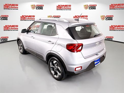 Certified 2024 Hyundai Venue SEL image 2