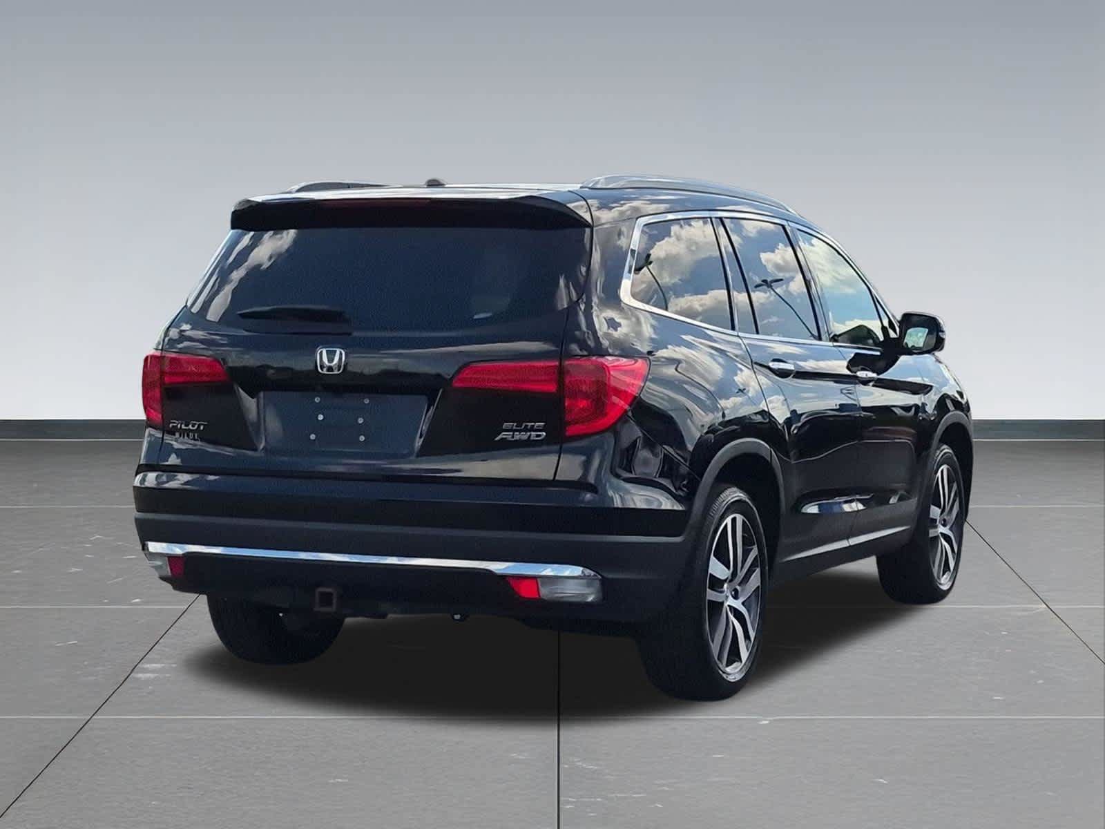 Used 2017 Honda Pilot Elite image 6