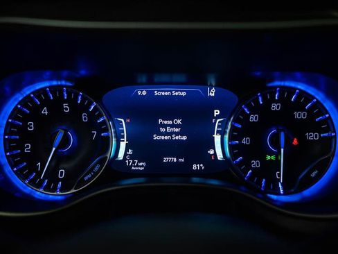 Used 2024 Chrysler Pacifica Touring-L FWD image 17