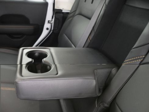 Used 2025 Jeep Wrangler Unlimited Sahara AWD/4WD image 34