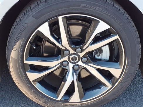 Used 2025 Volvo S60 B5 Core image 9