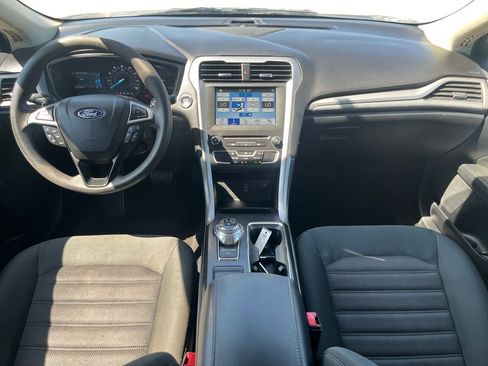 Used 2018 Ford Fusion SE w/ Fusion SE Technology Package FWD image 12