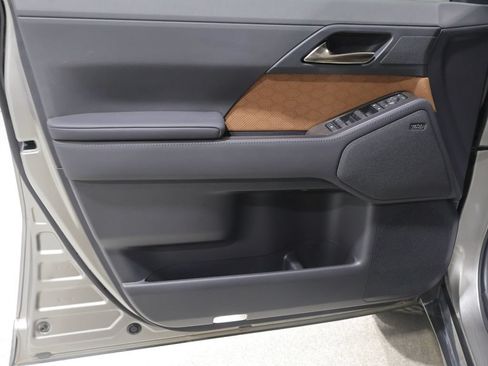Used 2025 Lexus GX 550 AWD/4WD image 12