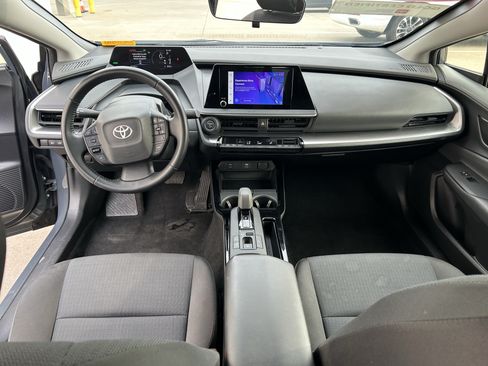 Used 2024 Toyota Prius LE FWD image 17