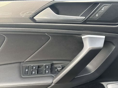 Used 2024 Volkswagen Tiguan SE image 13