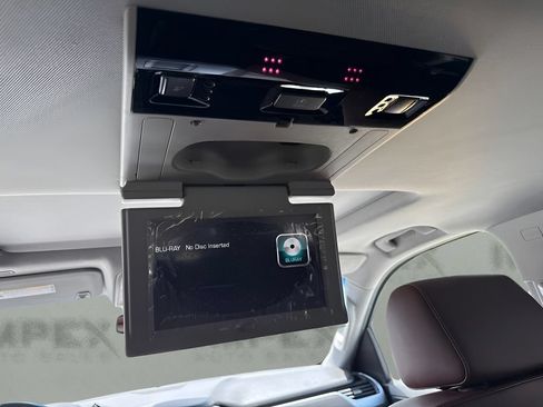 Used 2019 Chevrolet Tahoe Premier w/ Premier Plus Edition AWD/4WD image 14