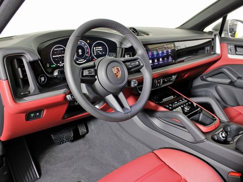 New 2026 Porsche Cayenne Coupe image 4