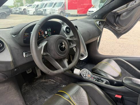 Used 2019 McLaren 570S Spider RWD image 38