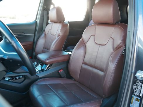 Used 2024 Kia Telluride EX w/ EX Captain's Chair Package image 16