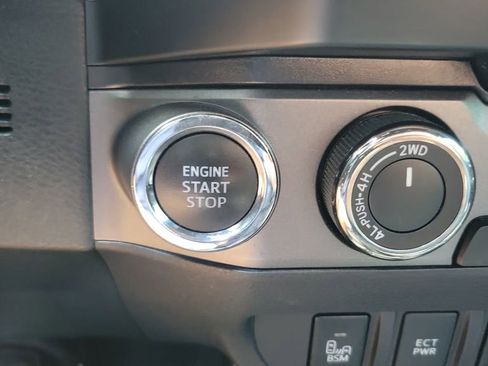 Used 2020 Toyota Tacoma TRD Pro AWD/4WD image 25
