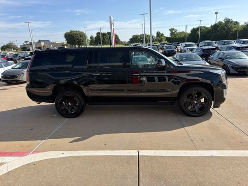Used 2019 Cadillac Escalade ESV Platinum w/ Escalade Sport Edition AWD/4WD image 6