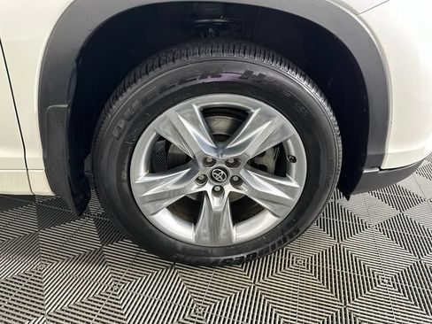 Used 2017 Toyota Highlander Limited w/ Carpet Mat Package AWD/4WD image 35