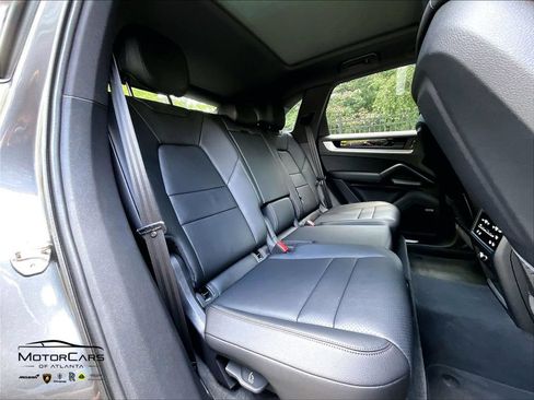Used 2026 Porsche Cayenne AWD/4WD image 25