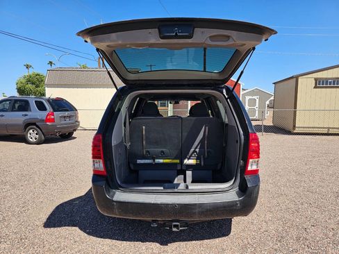 Used 2014 Kia Sedona LX FWD image 11