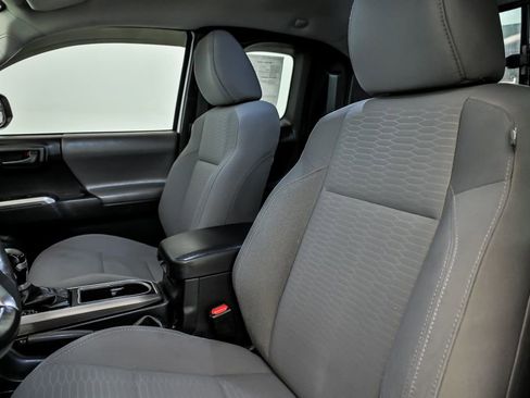 Used 2019 Toyota Tacoma SR5 AWD/4WD image 12