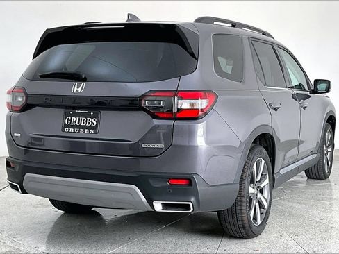 Used 2024 Honda Pilot Touring image 14