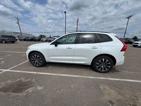 Used 2024 Volvo XC60 B5 Plus AWD/4WD image 7