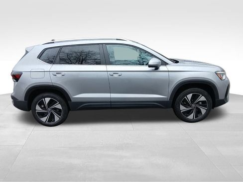 New 2025 Volkswagen Taos SE image 6
