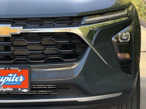 New 2026 Chevrolet Trax LT w/ Driver Confidence Package image 8